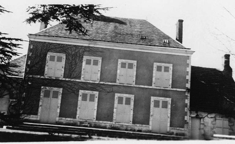 Façade sur jardin avant transformation en manoir.