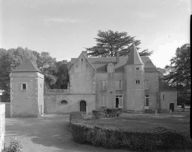 Façade sur cour d'entrée.
