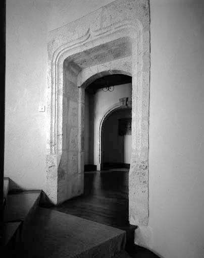 Porte à l'étage provenant de la commune de Talcy.