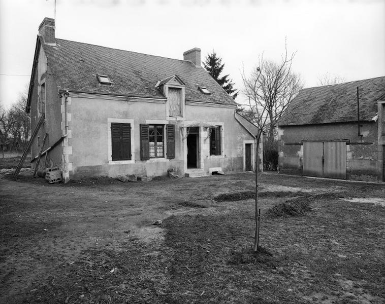 Logis et étable, vue prise du sud ouest.