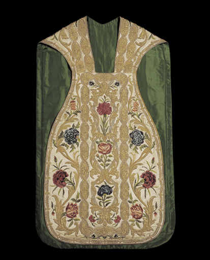 Vue d'ensemble de face de la chasuble.