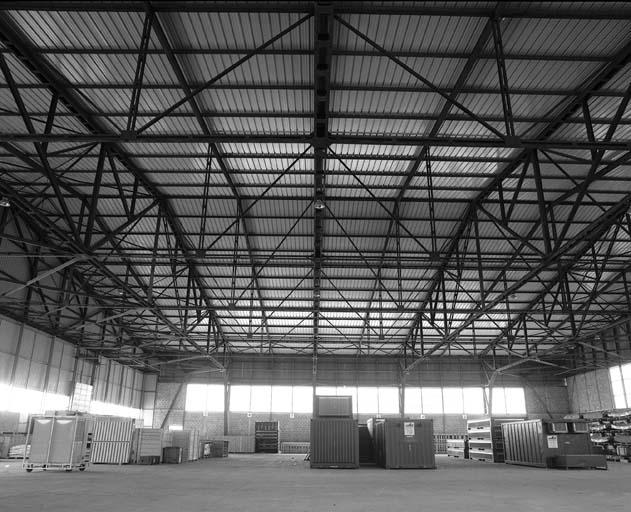 Ancien hangar d'aviation HM8 : vue générale intérieure, prise de l'est.