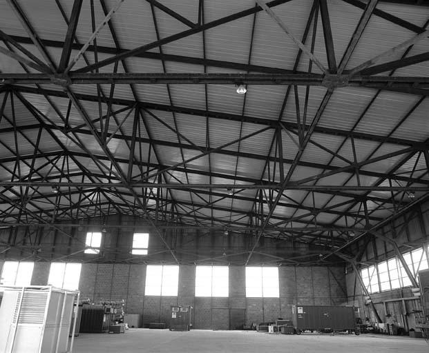 Ancien hangar d'aviation HM8 : vue générale intérieure, prise du sud.