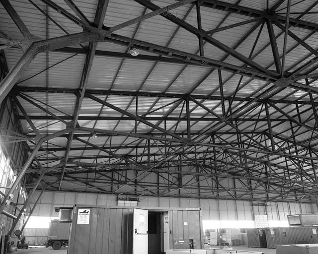 Ancien hangar d'aviation HM8 : vue générale intérieure, prise du nord.