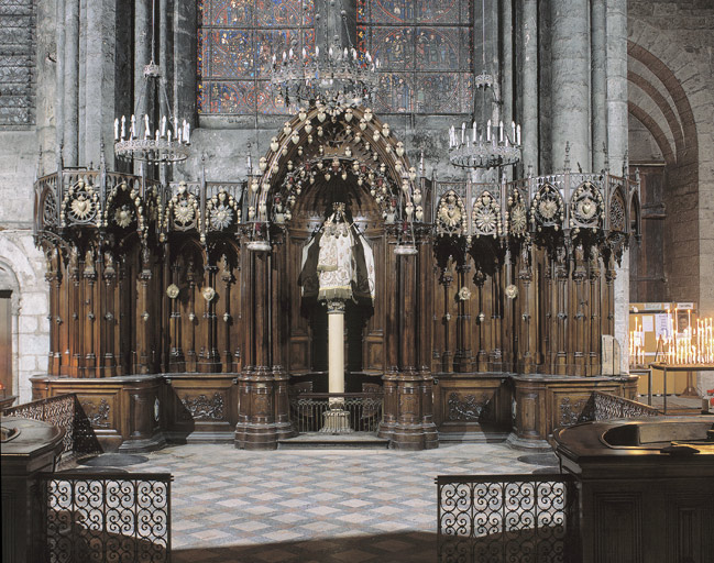 Ensemble du décor de la chapelle Notre-Dame du Pilier : lambris de hauteur, 2 confessionnaux, 2 coffres à aumônes