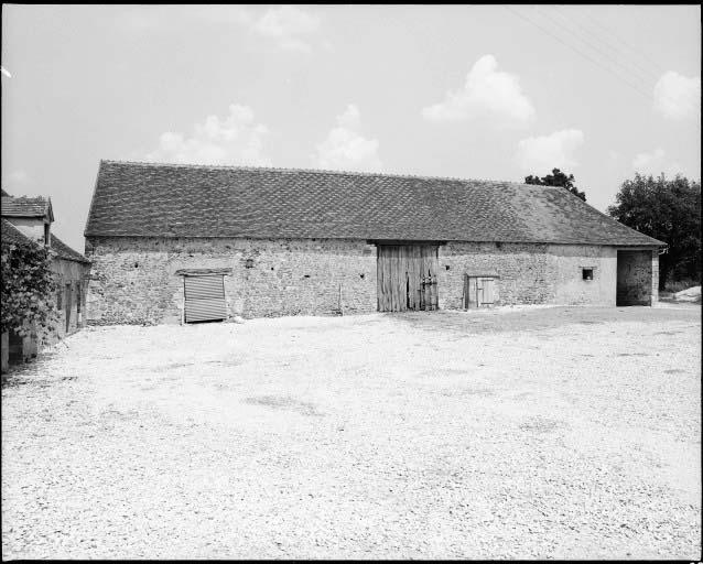 Grange-étable avec hangar.