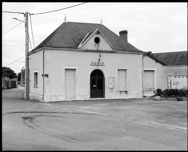 Façade antérieure. Vue d'ensemble prise du sud.