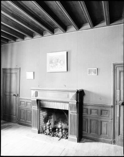 Une cheminée de la salle à manger au rez-de-chaussée.