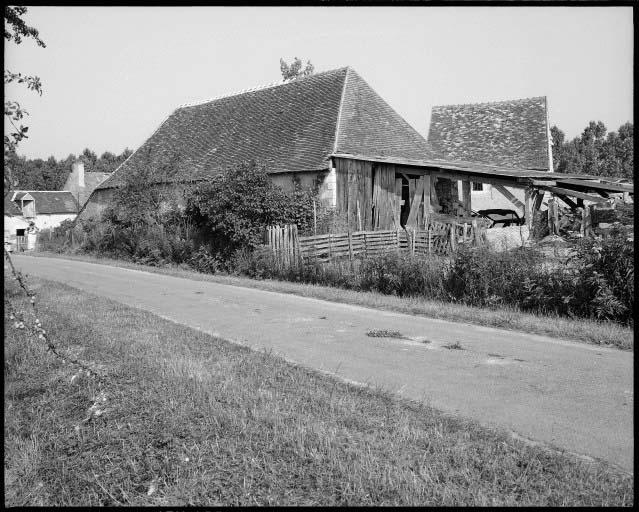 La grange étable. Vue d'ensemble prise de l'est.