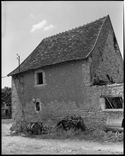 Le grenier. Vue d'ensemble prise de l'est.