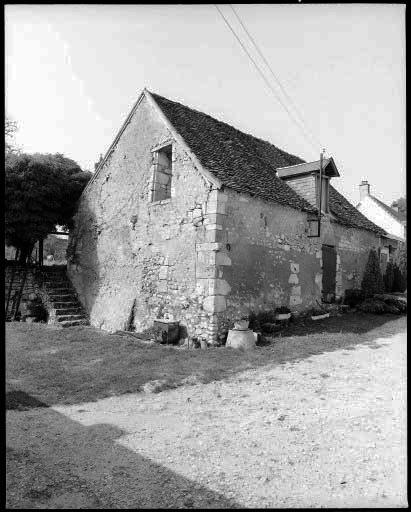 Vestiges d'une maison à entrée en pignon. Vue d'ensemble prise de l'est.