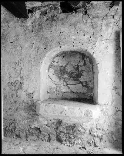 Maison à entrée en pignon. Vue intérieure. L'évier.