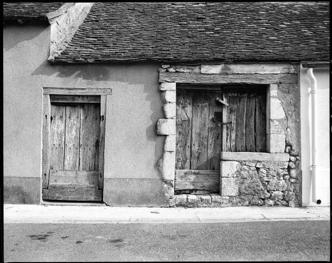 Vestiges d'une boutique ancienne rue du Vigeant. Vue d'ensemble.