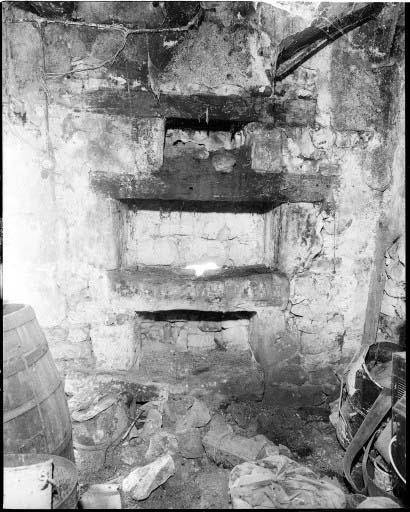 Vue intérieure de la maison. L'évier.