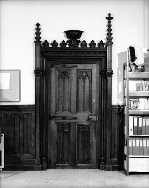 Porte de style néo-gothique
