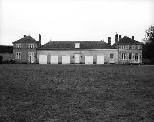 Façade antérieure de la partie gauche des communs.