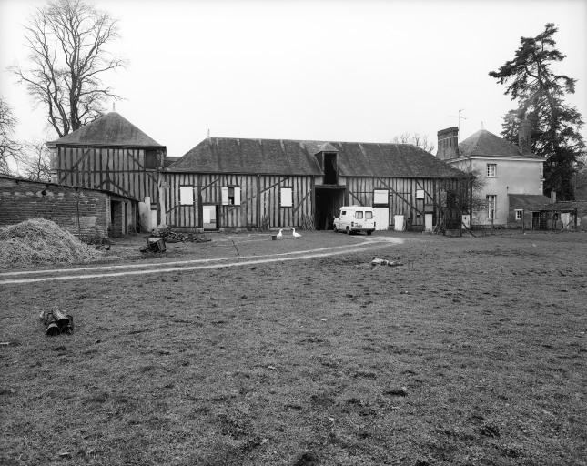 Façade postérieure de la partie droite des communs.