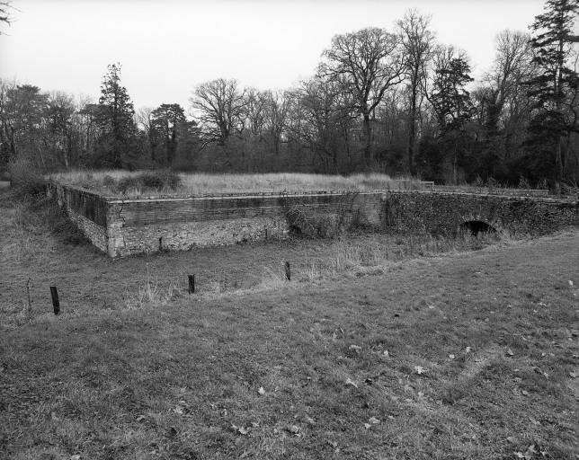 Terre-plein sur lequel était établi le château avant sa destruction.