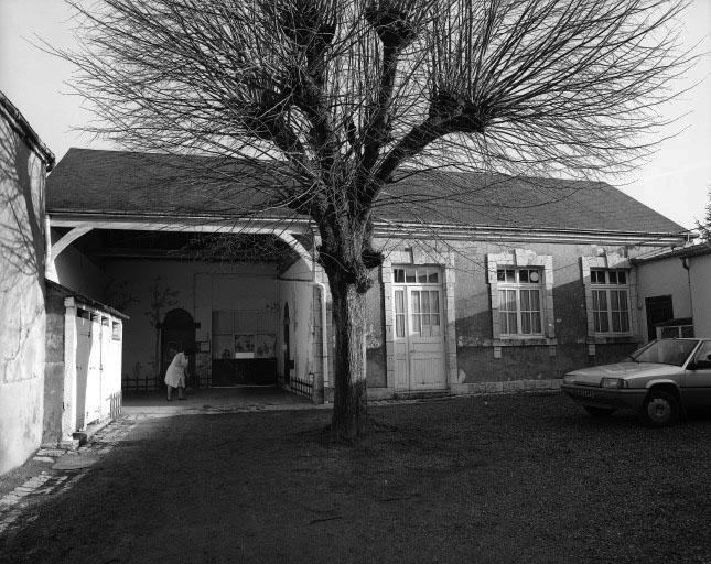 Ecole.