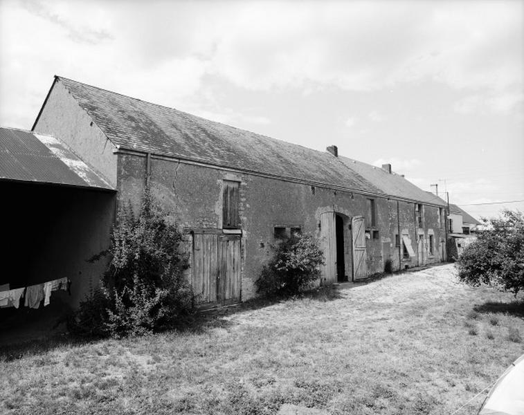 Villorceau : élévation sur cour du bâtiment principal de la ferme sise 3 rue de la Bordière.