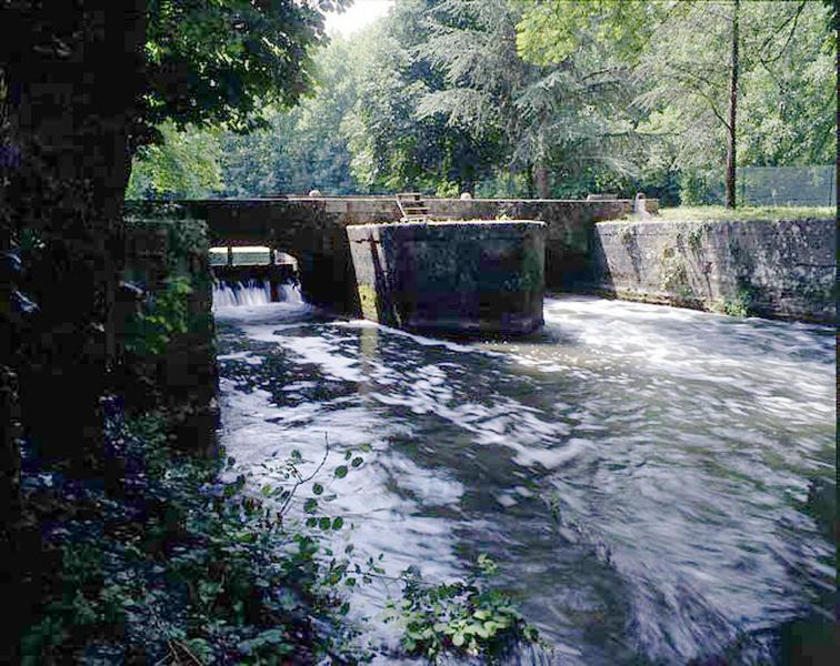 Canal de navigation dit canal du Loing