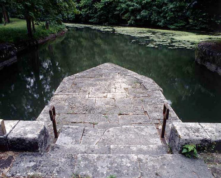 Barrage mobile dit pertuis (canal du Loing)