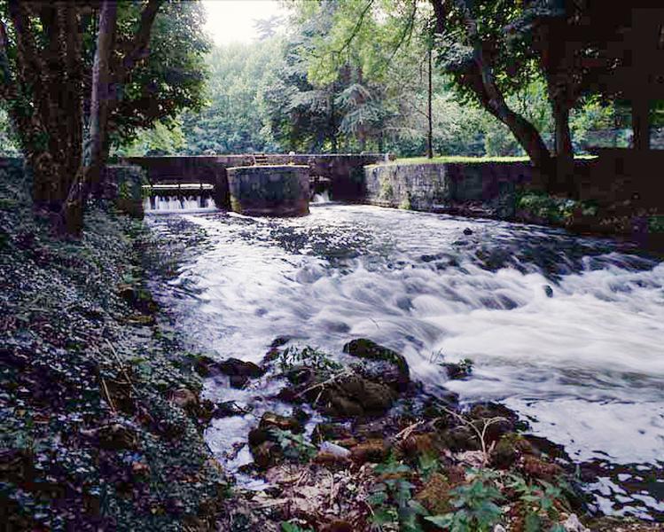 Barrage mobile dit pertuis (canal du Loing)