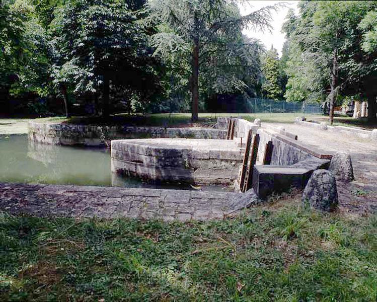 Barrage mobile dit pertuis (canal du Loing)