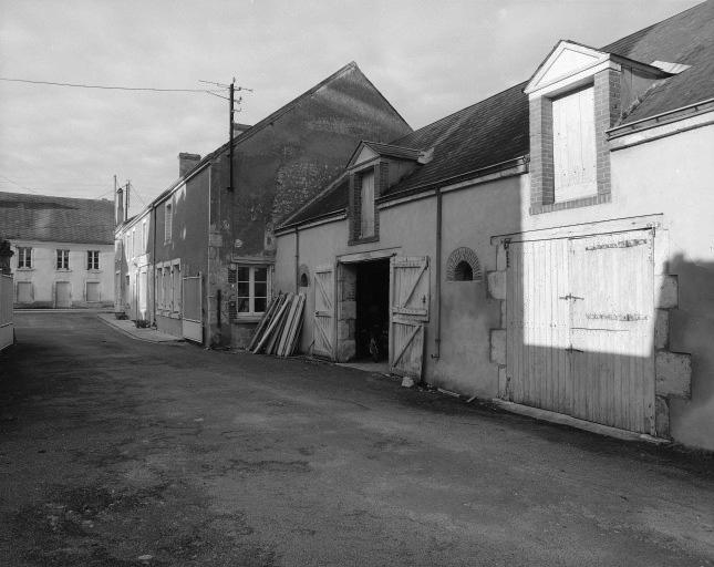 Abattoir avec boucherie au bout du bâtiment et café sis 23 rue Nationale.