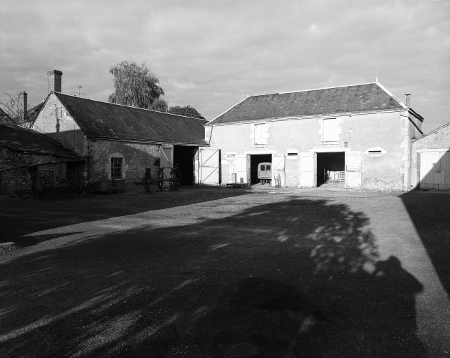 Abattoir (étables en face et abattoir à droite) sis 23 rue Nationale.