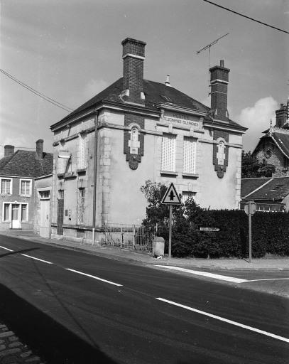 Elévation principale et latérale.