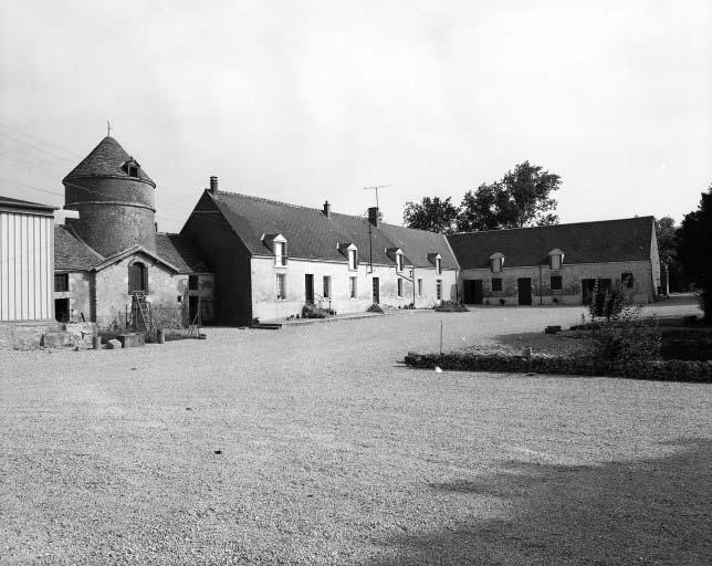 Colombier, logis, écurie, étable et bergerie.