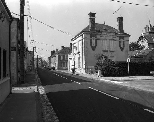 La rue Nationale au centre du bourg.