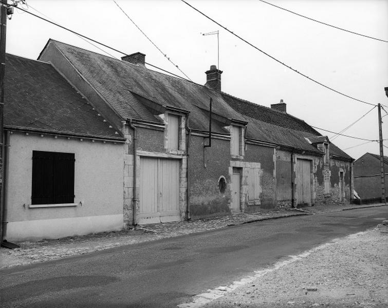 Baule : façade sur rue de deux bâtiments de ferme sis 63 et 65, rue de l'Abbé Pasty.
