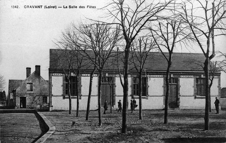 Salles des fêtes au début du siècle.