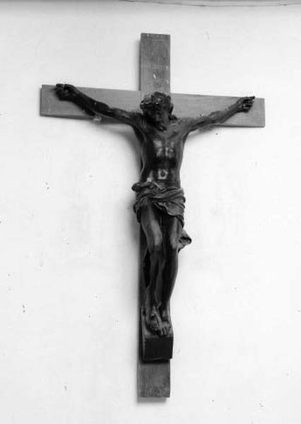 Statue : Christ en croix