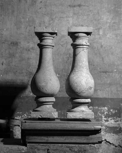 Balustres de la table de communion de la chapelle Notre-Dame de Sous-Terre (déposés aux Archives départementales d'Eure-et-Loir).