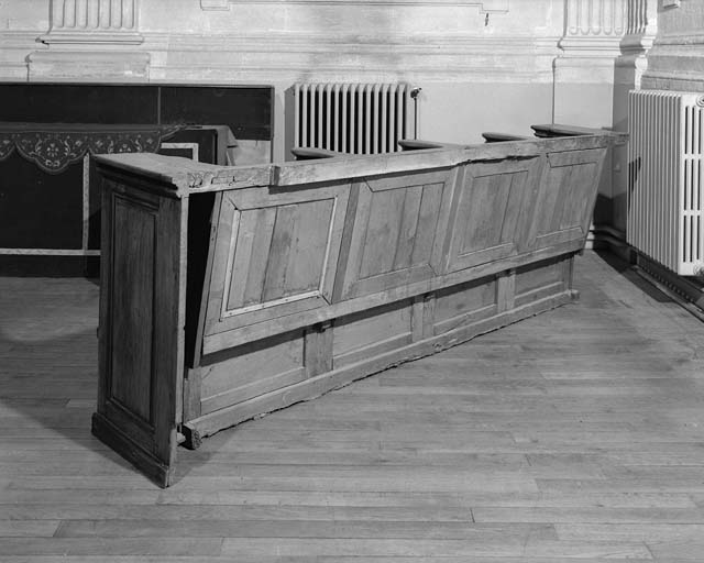 Revers des stalles déposées dans la chapelle de l'ancien séminaire (maintenant Archives départementales d'Eure-et-Loir).