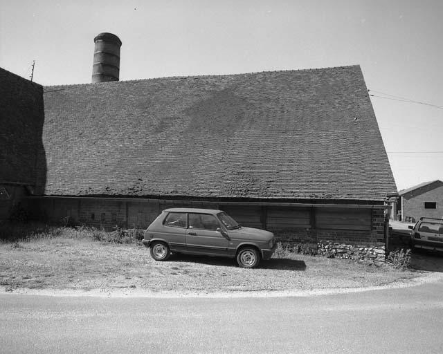 Arrière de la halle de séchage.