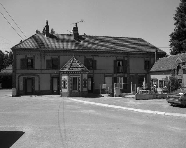 Anciens logements des ouvriers (face aux bâtiments principaux).