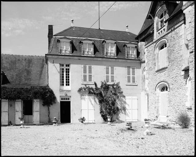 Le bâtiment intermédiaire entre le bâtiment ancien et la construction 1900.