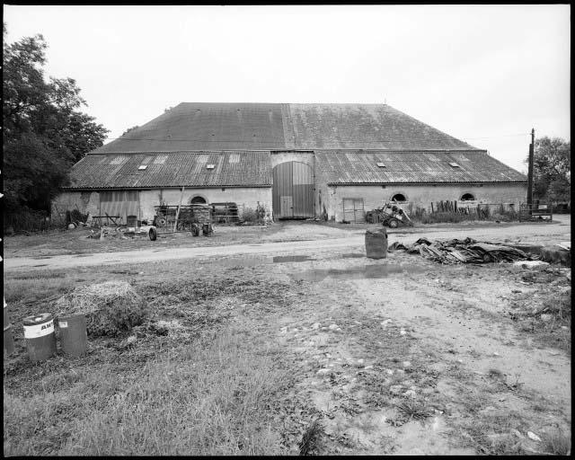 Ferme. La grange. Vue d'ensemble prise du sud.