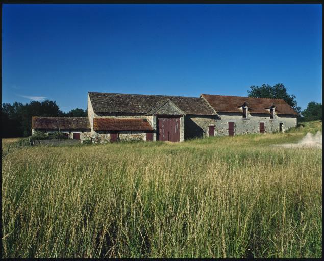 Vue d'ensemble des bâtiments d'exploitation prise du sud ouest.