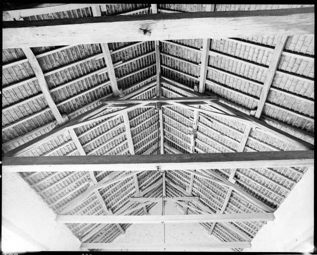 La charpente de la grange.