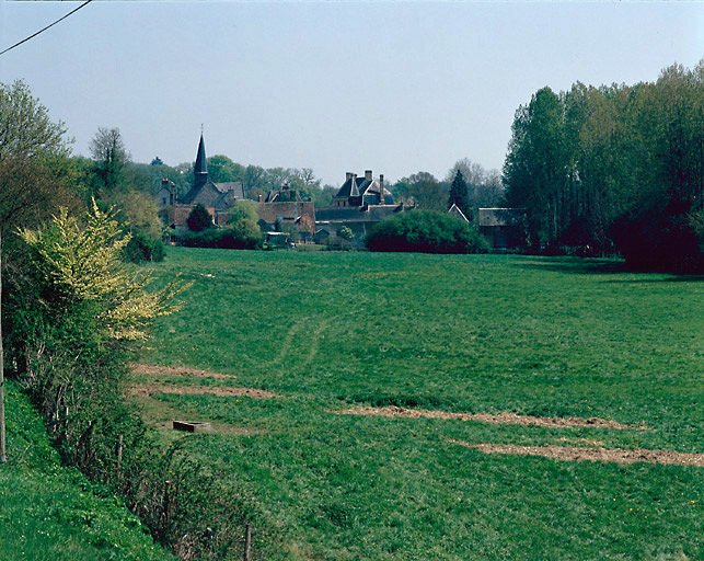 Vue du village depuis l'est.