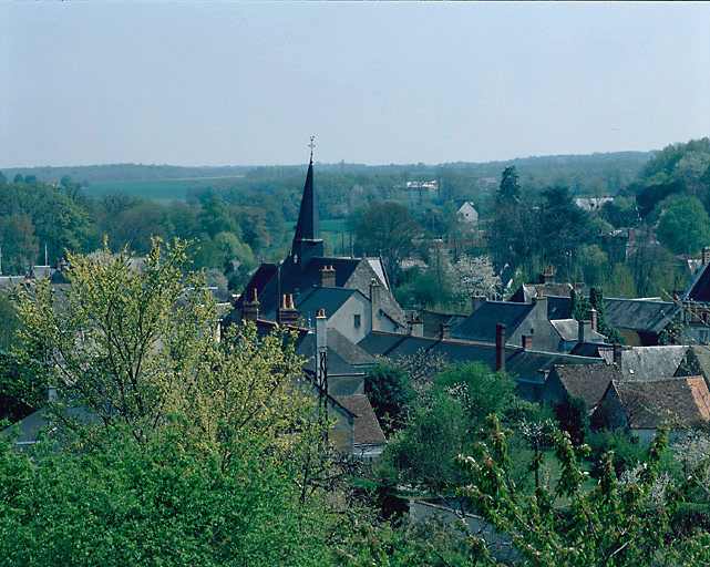 Vue de l'église prise depuis le nord.