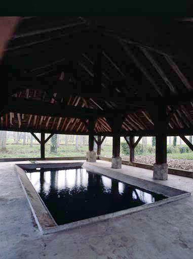 Vue d'ensemble prise de l'intérieur, bassin.