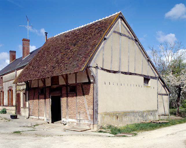 Vue d'ensemble de la remise de l'est.