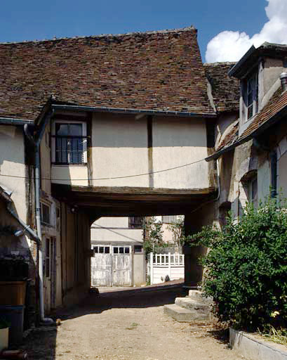 Vue prise de la cour.