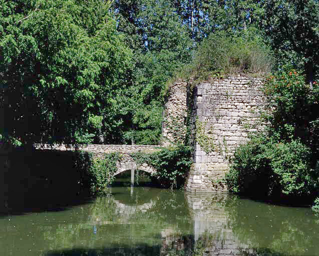 Vue générale de l'ouvrage d'entrée.